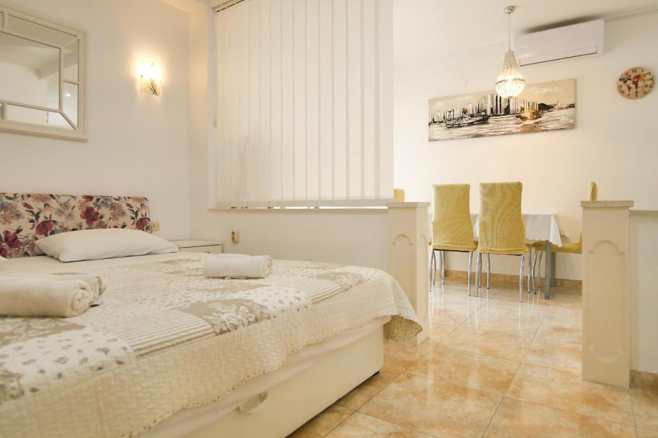 Apartments Babaja Omis Exterior photo