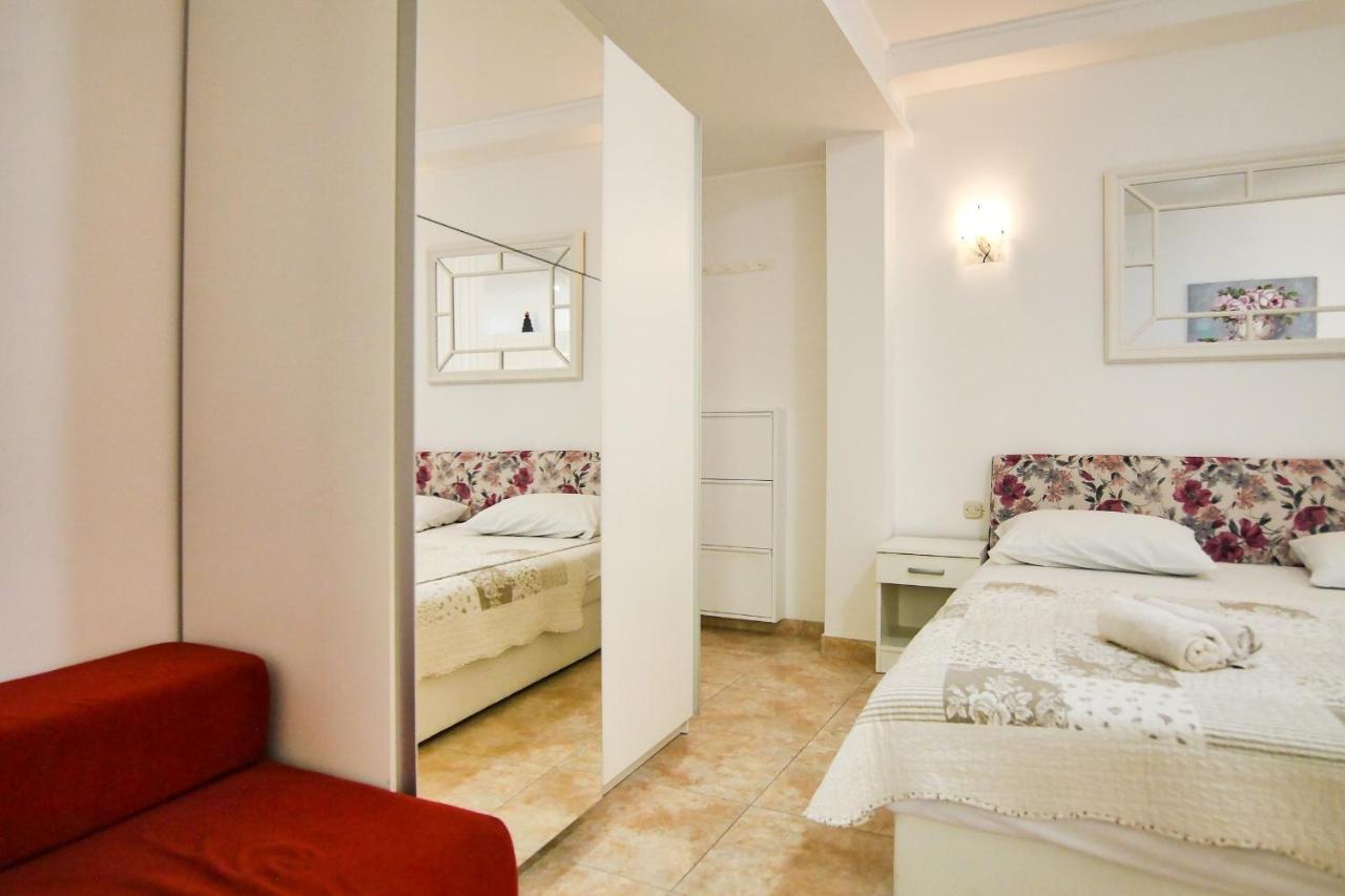 Apartments Babaja Omis Exterior photo
