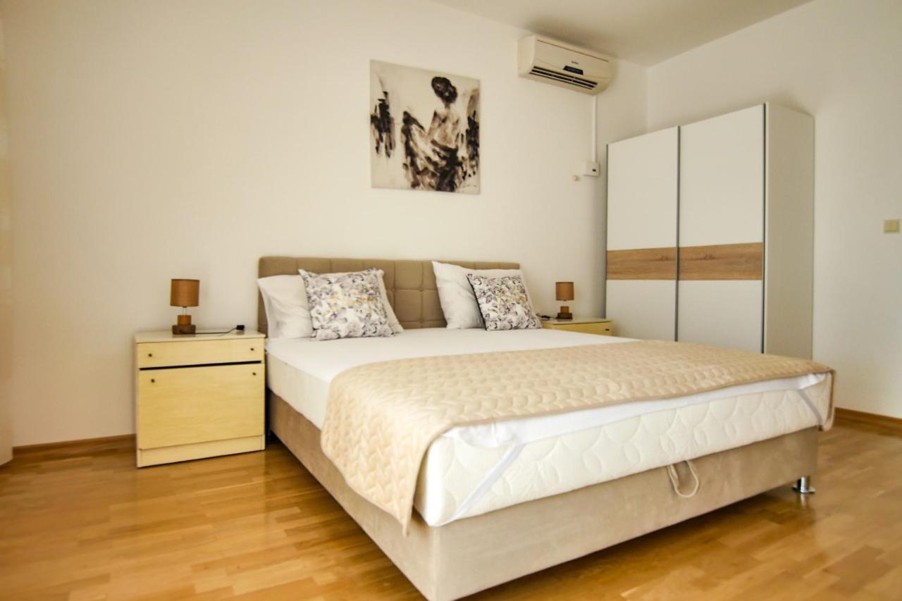 Apartments Babaja Omis Exterior photo