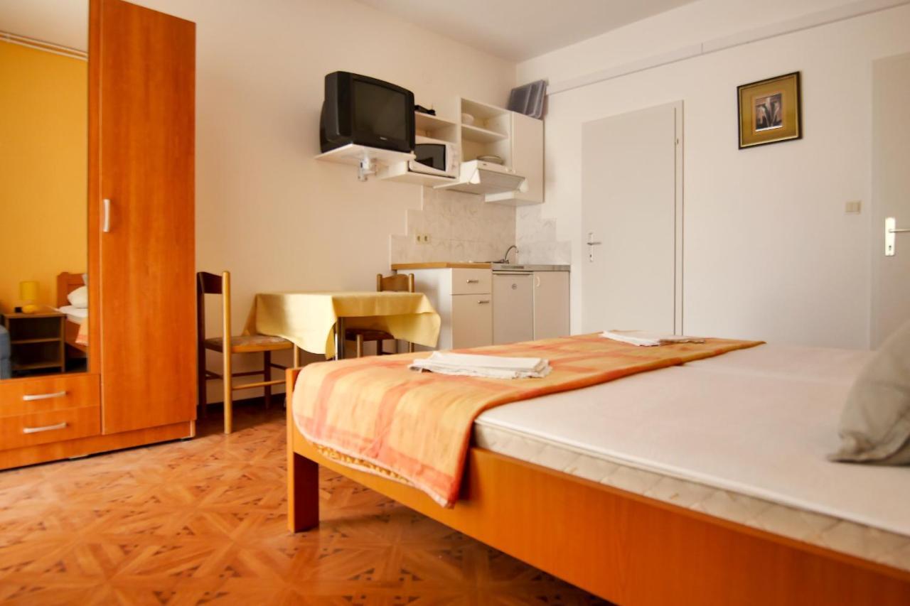 Apartments Babaja Omis Exterior photo