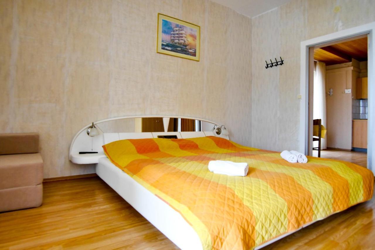 Apartments Babaja Omis Exterior photo
