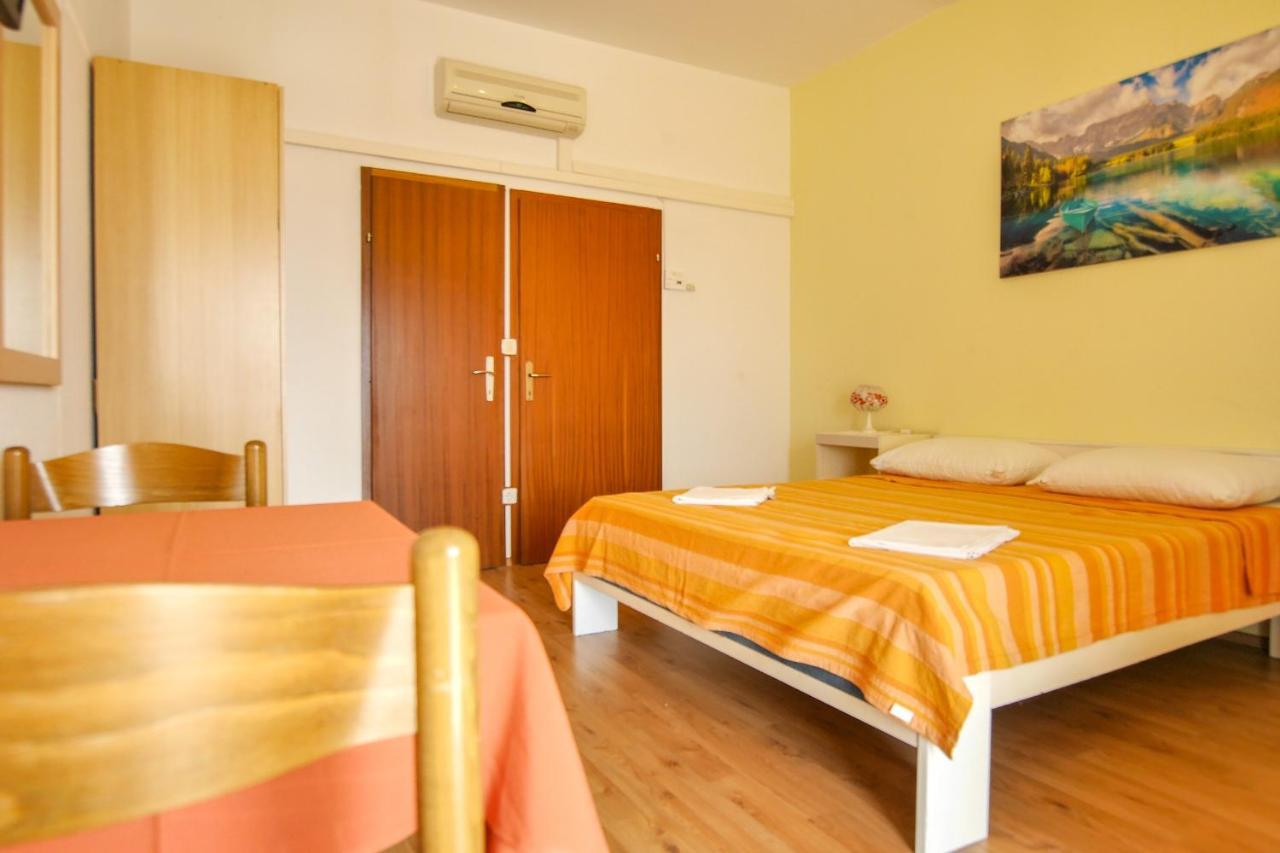 Apartments Babaja Omis Exterior photo