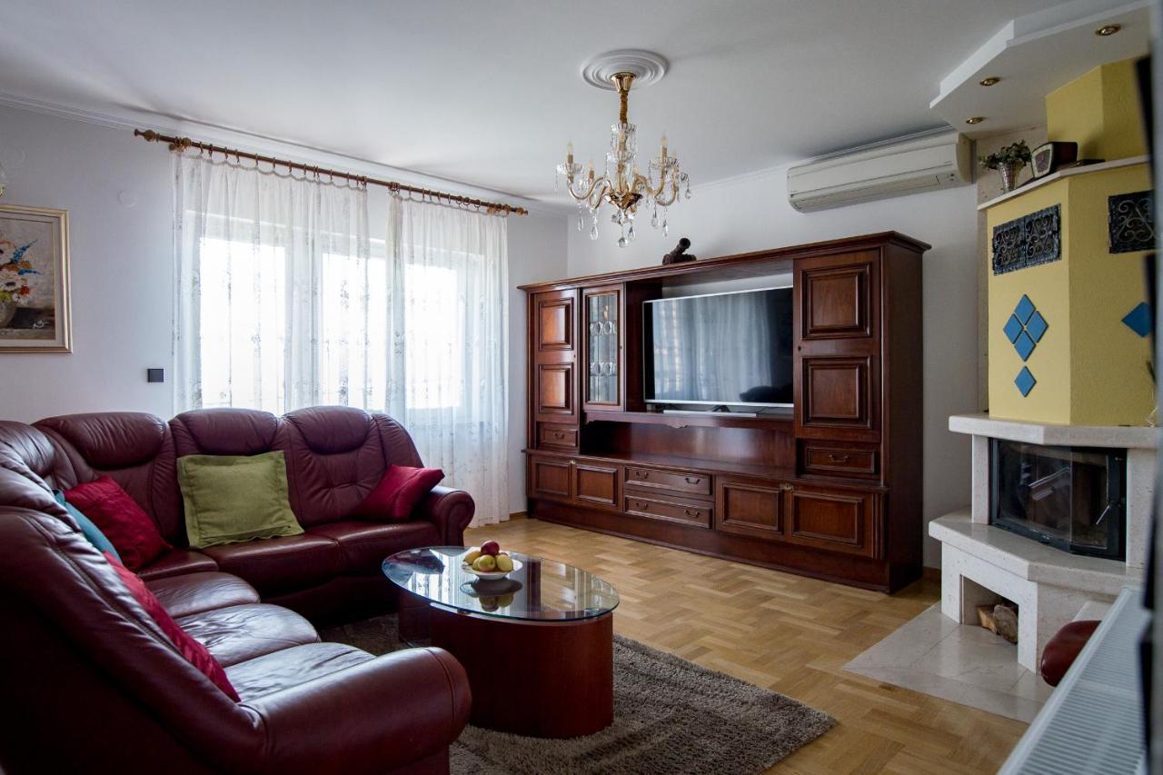 Apartments Babaja Omis Exterior photo