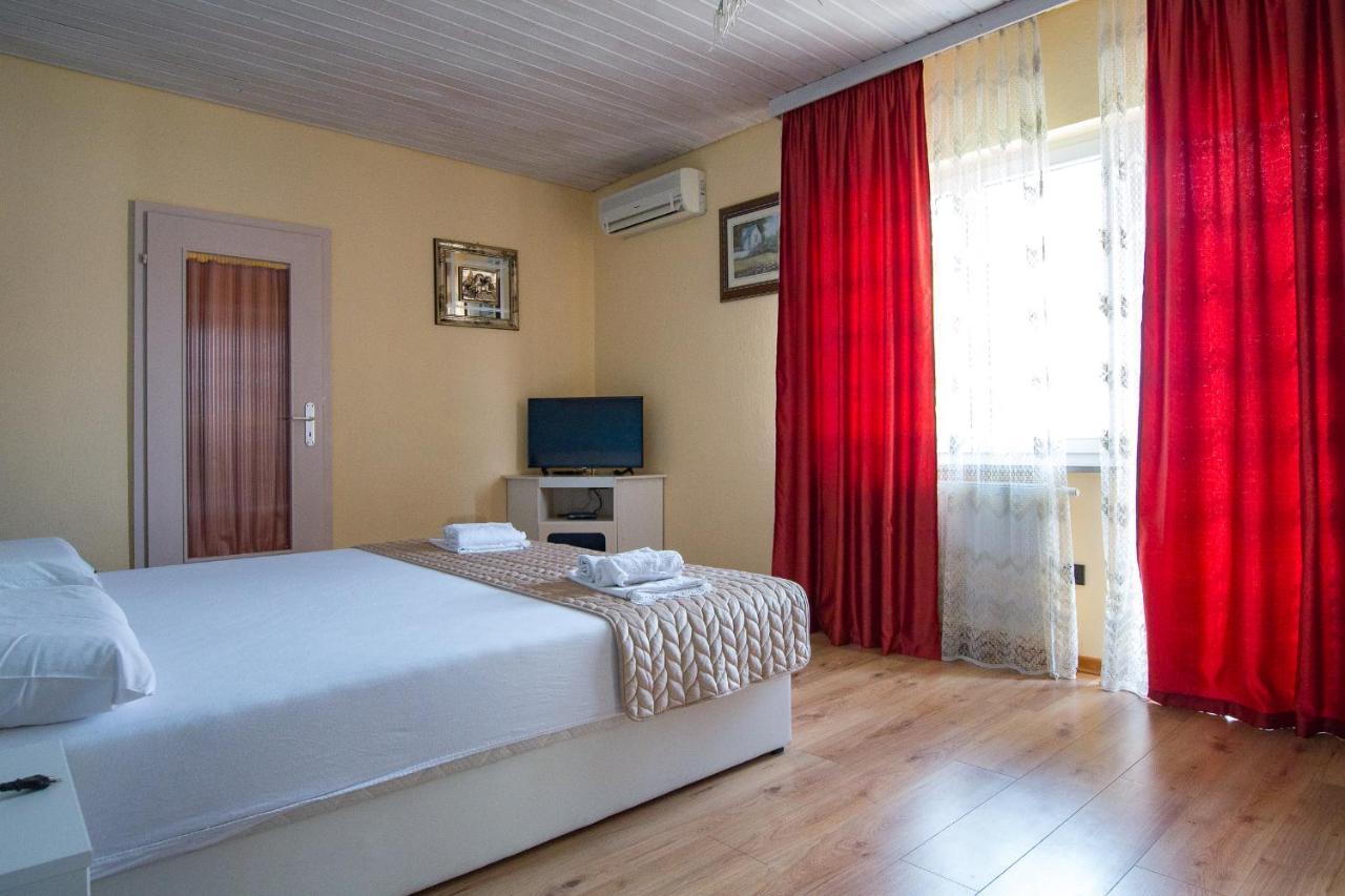 Apartments Babaja Omis Exterior photo