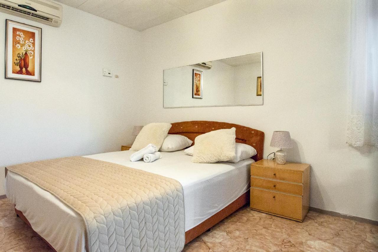 Apartments Babaja Omis Exterior photo